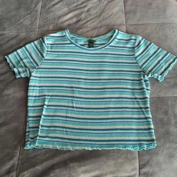 2 junior crop tops (SO & Wild fable) - Picture 2 of 13